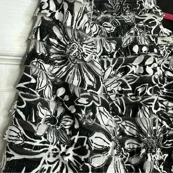 R&M Richards Ruffled Fabric  Blazer Black & White Floral Size 14W - Picture 3 of 16